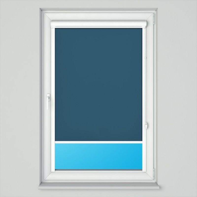 Roleta w kasecie płaskiej z tkaniną zaciemniającą niebieska