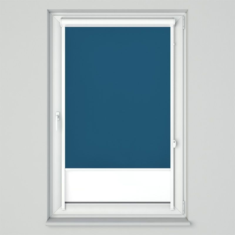 Roleta w kasecie przestrzennej z prowadnicami U z tkaniną zaciemniającą niebieska